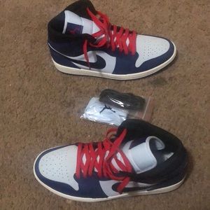 Jordan 1 Mid